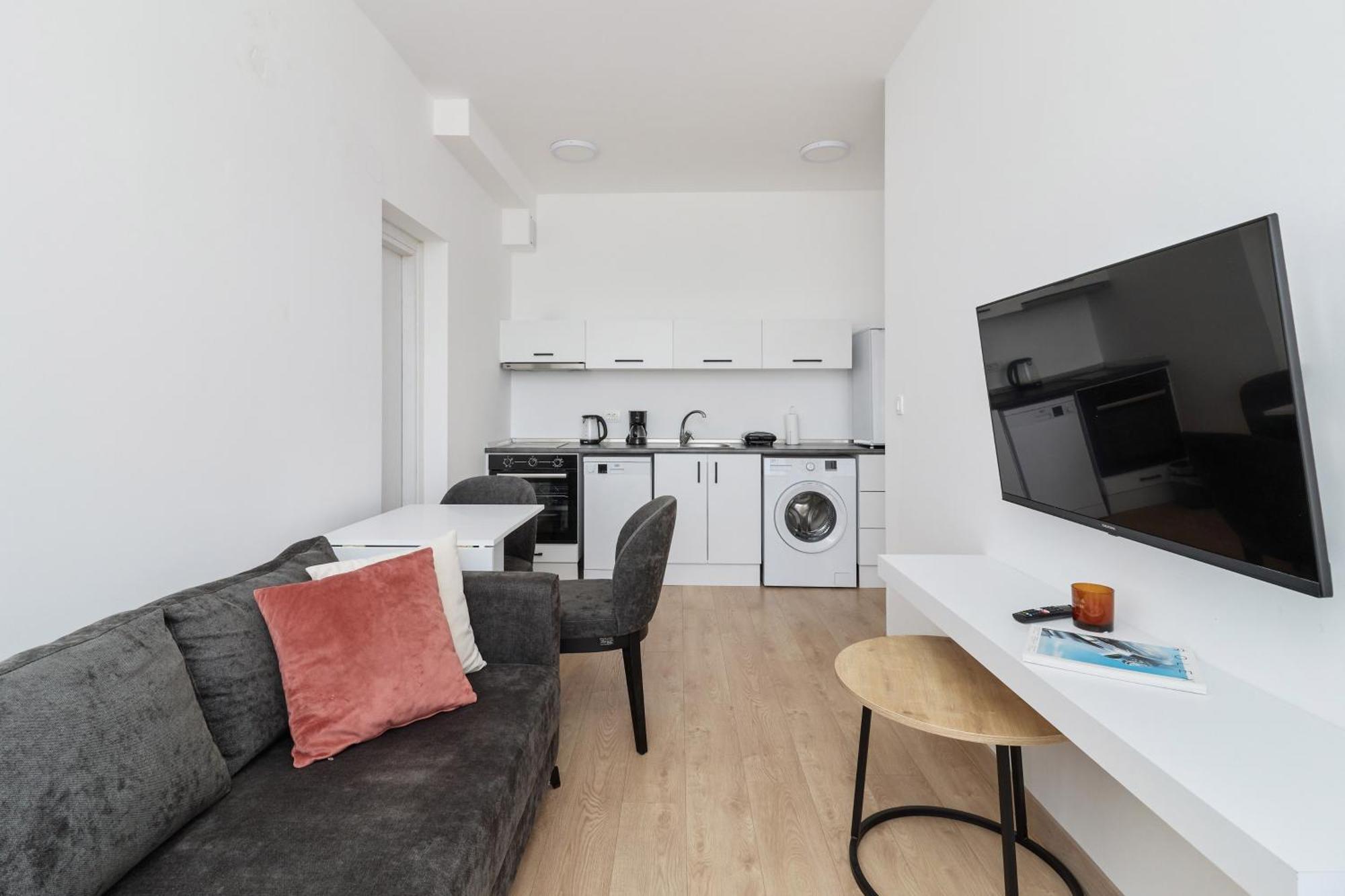 Adriatic Heights Aparthotel Kavac ภายนอก รูปภาพ